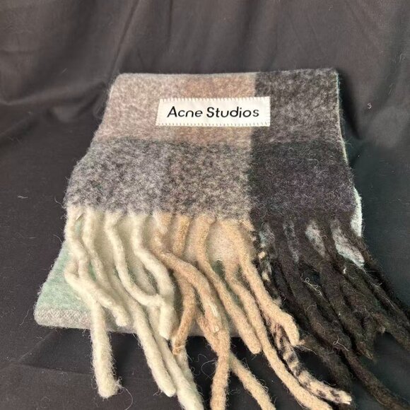 Acne Studios scarf never used - Picture 1 of 7
